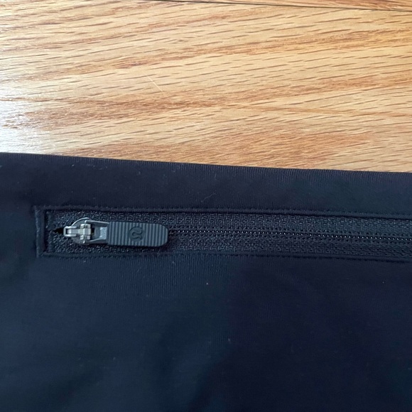 Lululemon Black Leggings 28” Length Size 4 With Pockets and Reflective Parts - Picture 6 of 9